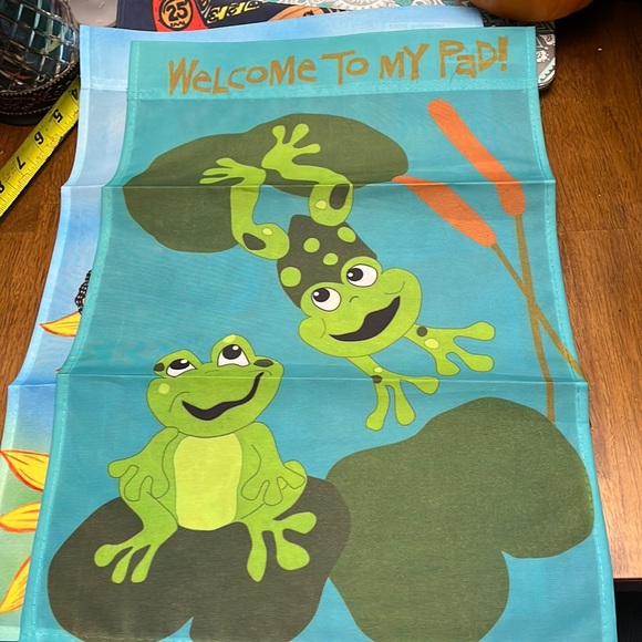 NWOT “welcome to my pad” frog/lily pad small garden flag 12”x18” - Picture 1 of 2